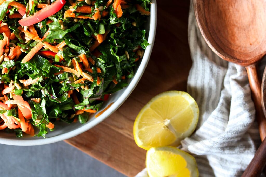 Salade de chou kale faible en FODMAP